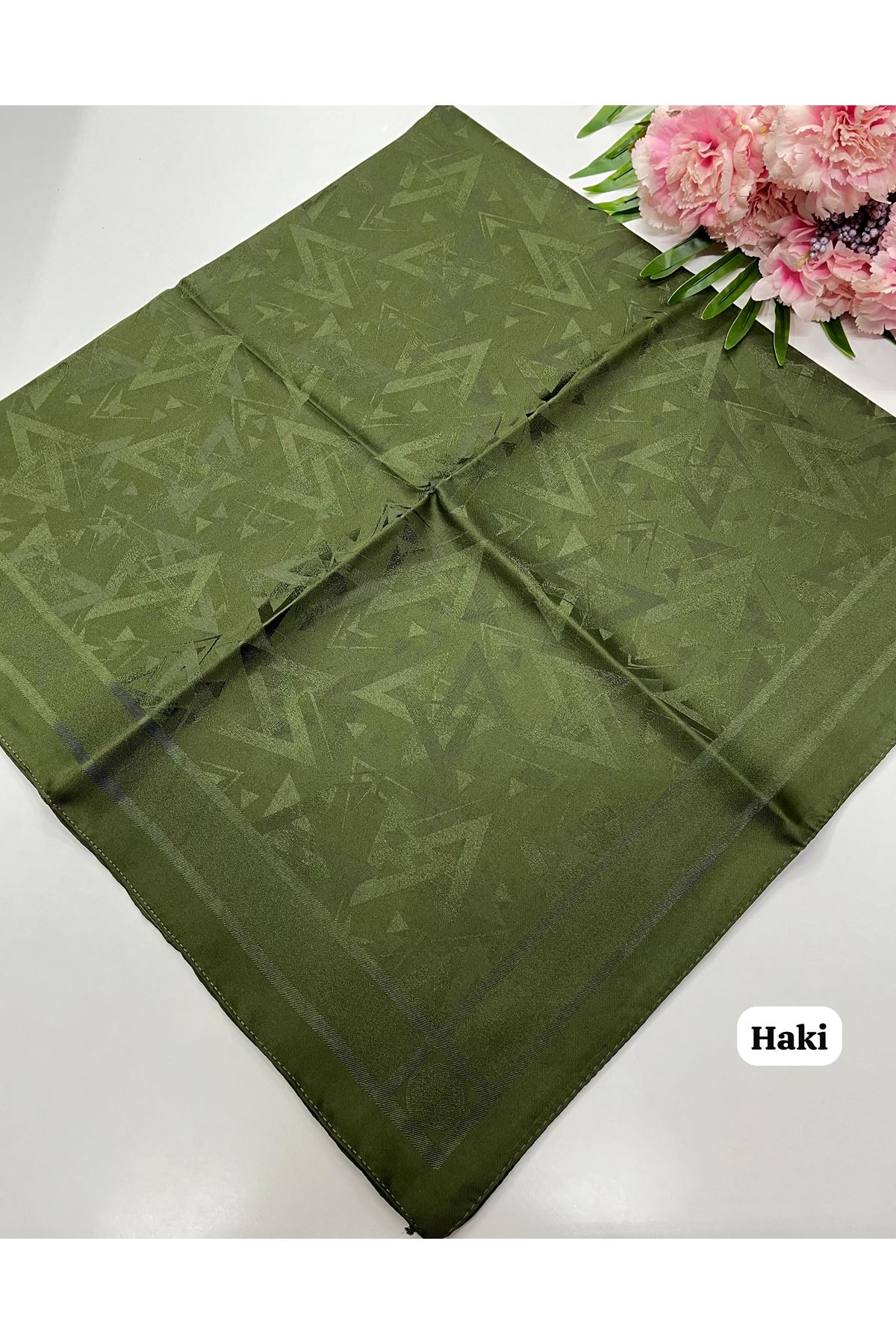 Üçgen Desen Jakar Eşarp (Haki)