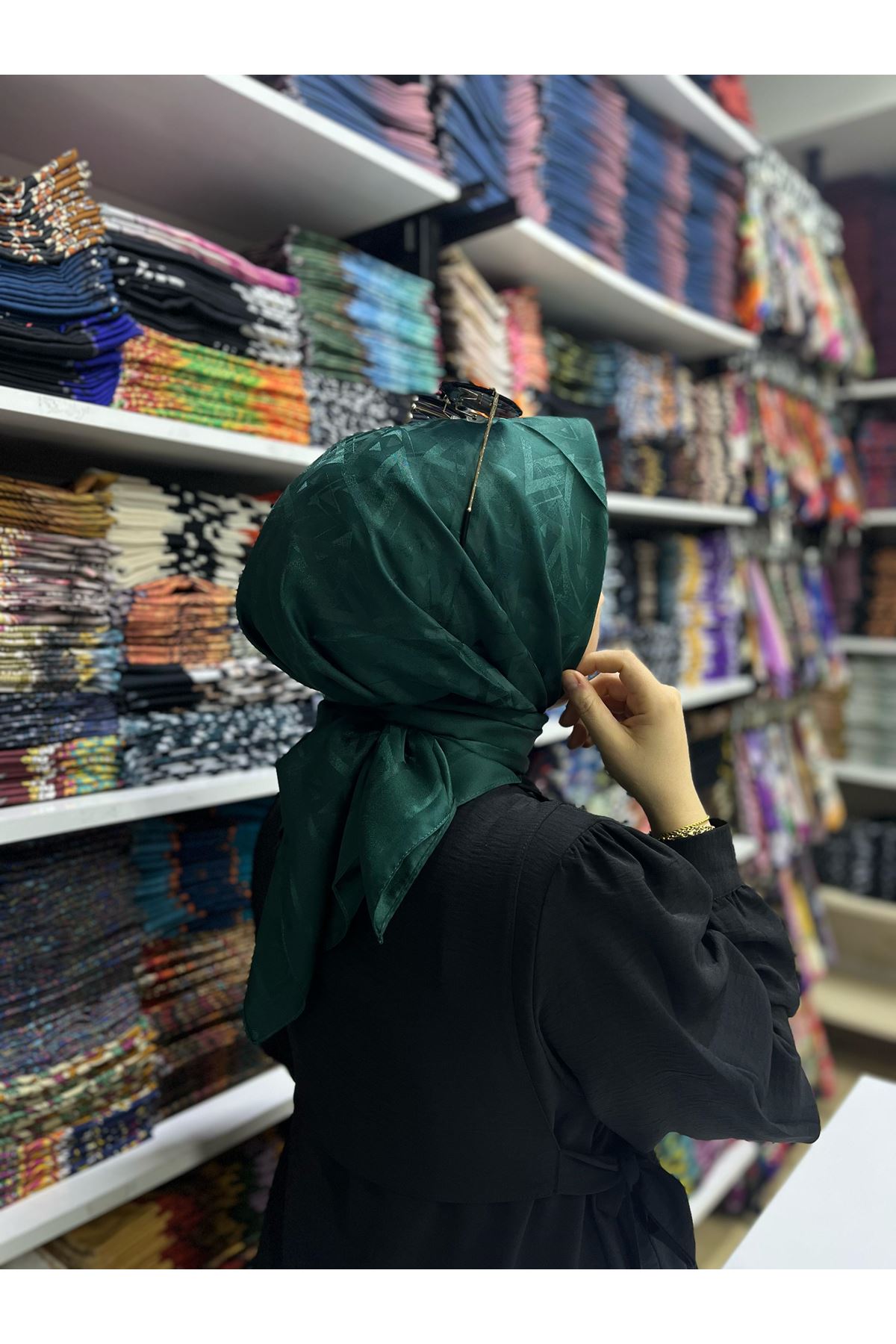 Üçgen Desen Jakar Eşarp  (Zümrüt)