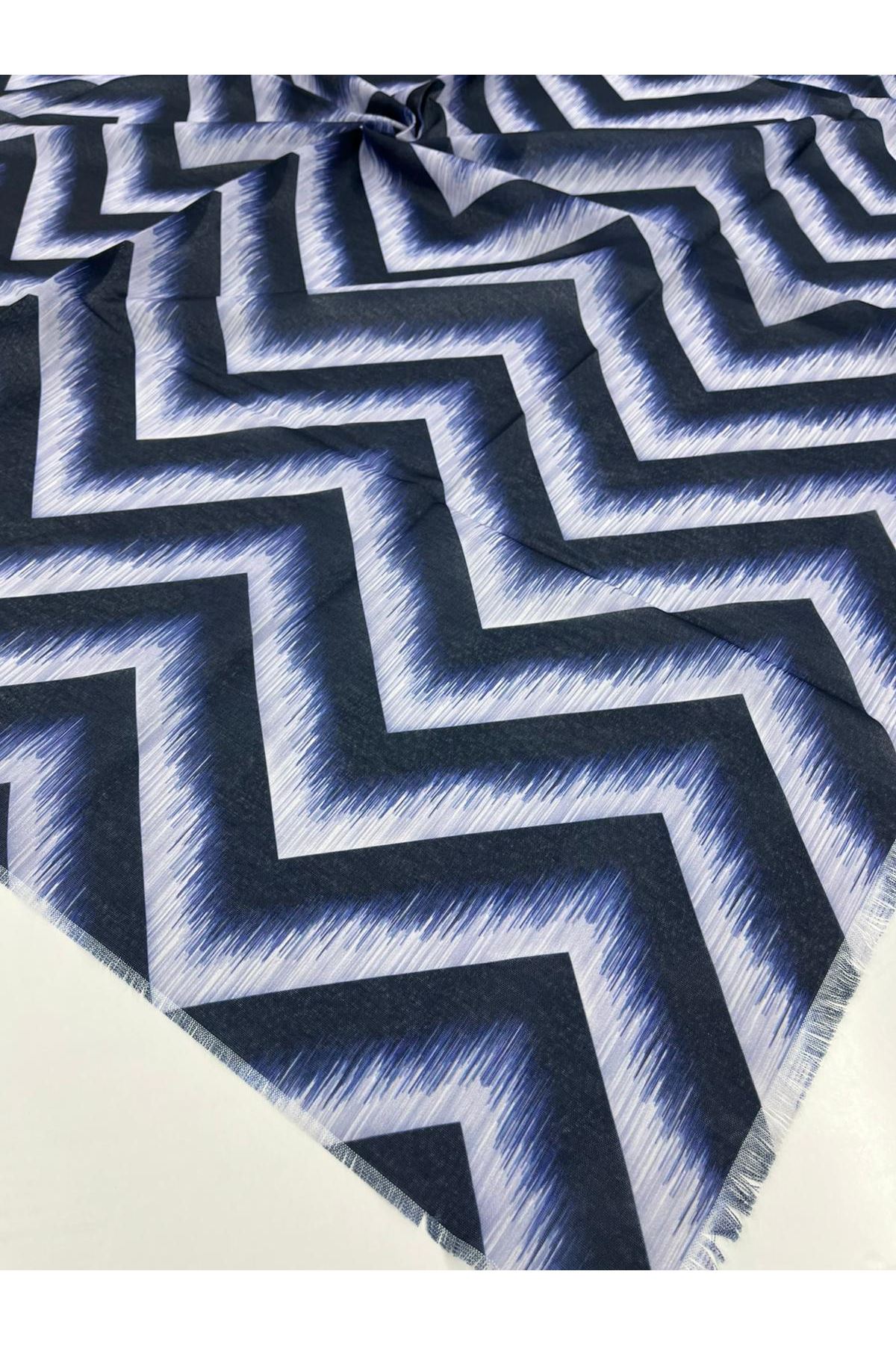 Koton Eşarp Zikzak Modeli   