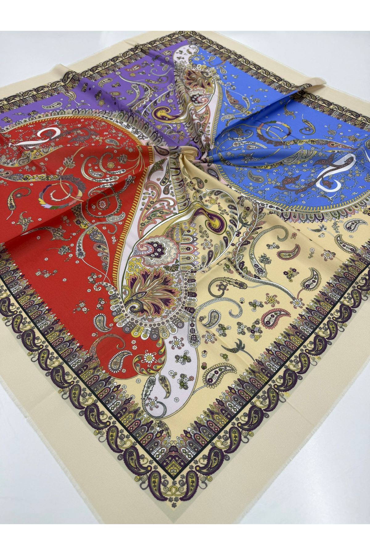 Koton Eşarp Mihrap Modeli 