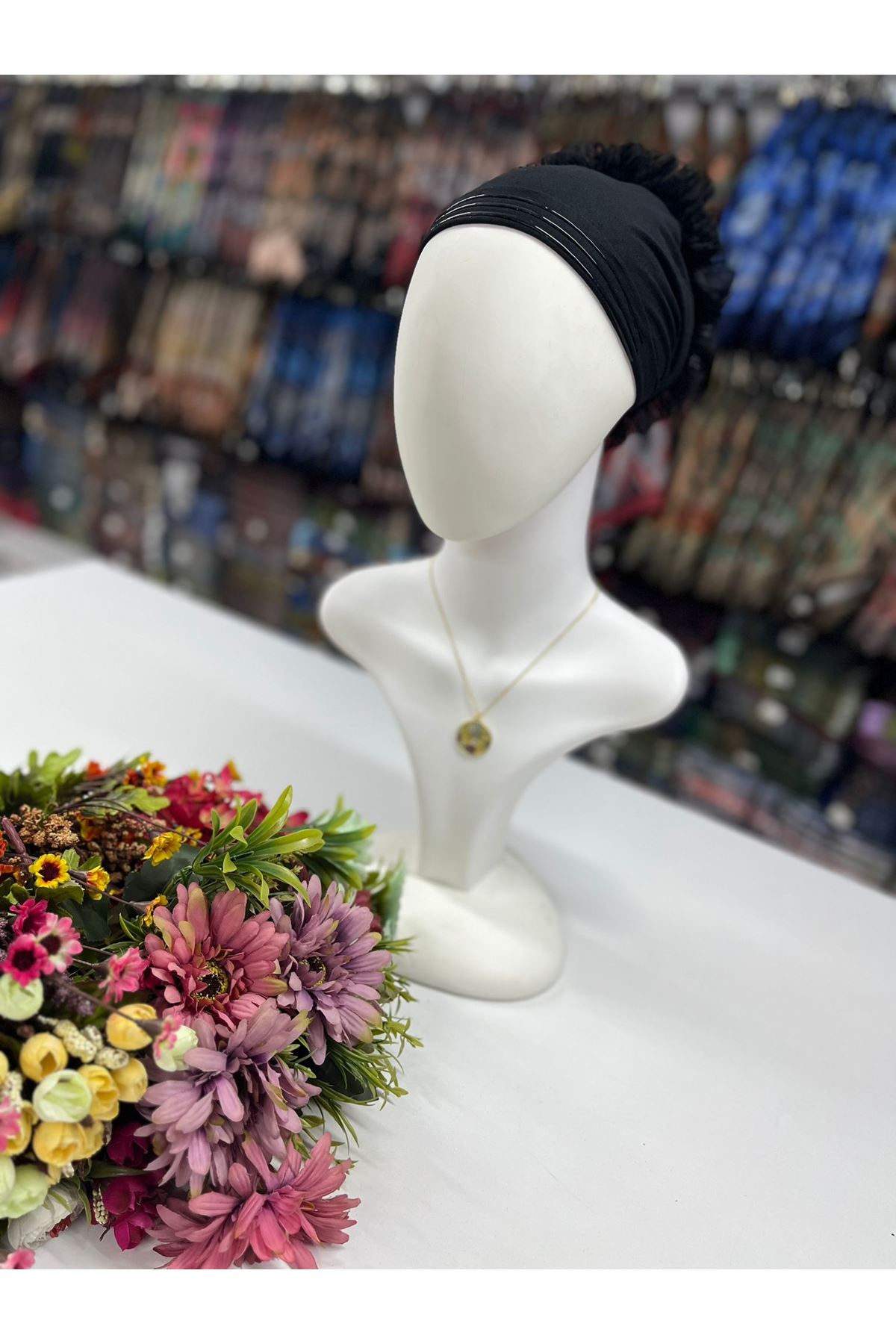 Dikişsiz Silikonlu Fırfırlı Bone Siyah