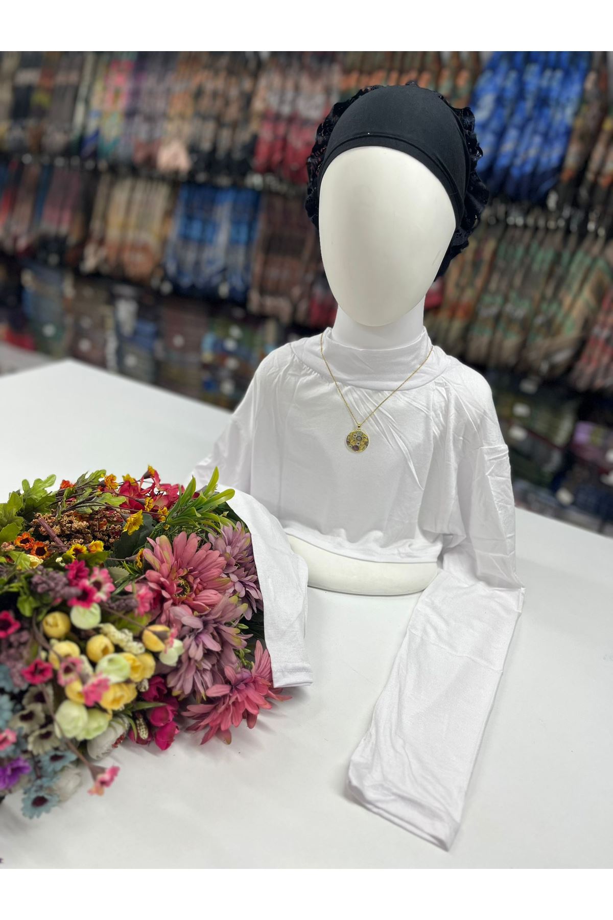 Beyaz Tesettür Crop