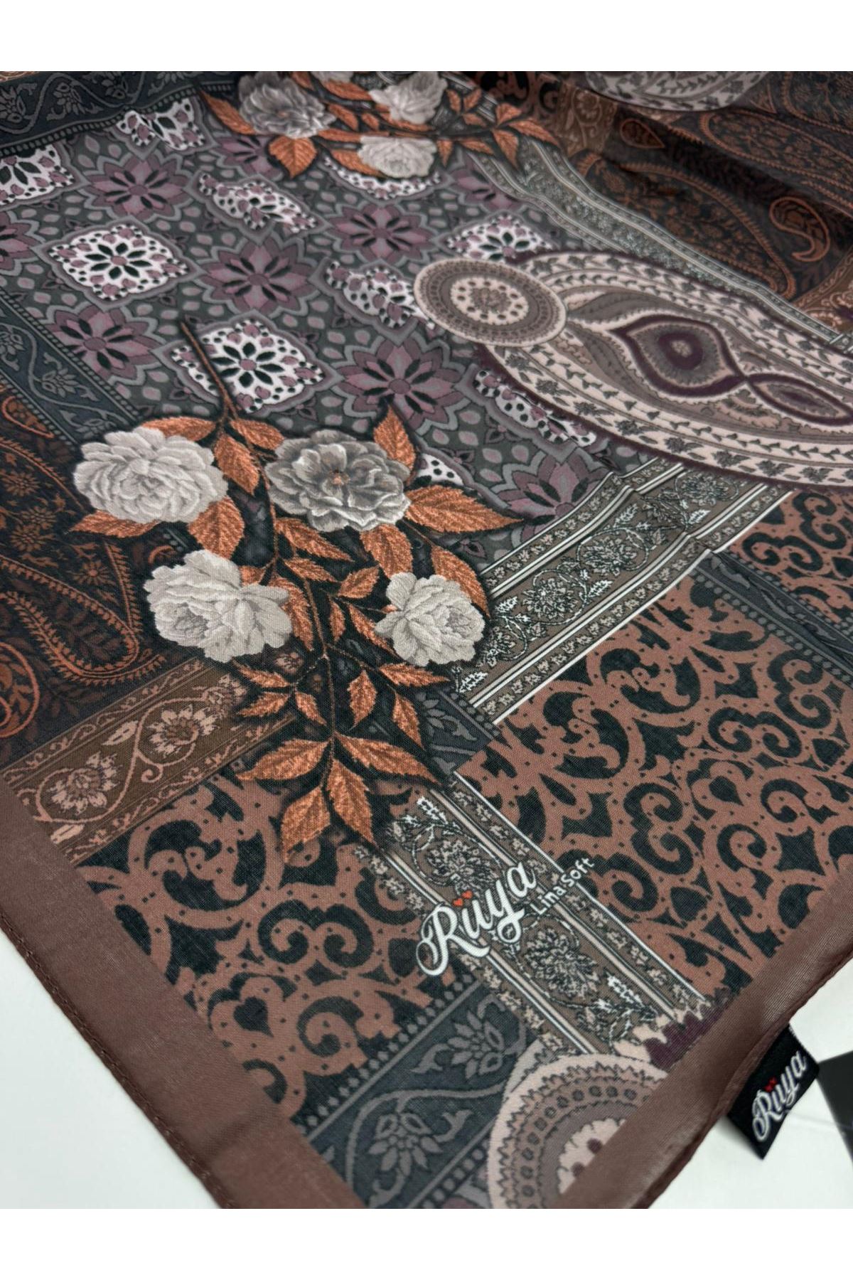 Rüya Lina Güllü Desen Soft Eşarp Kod: 3507 - V15