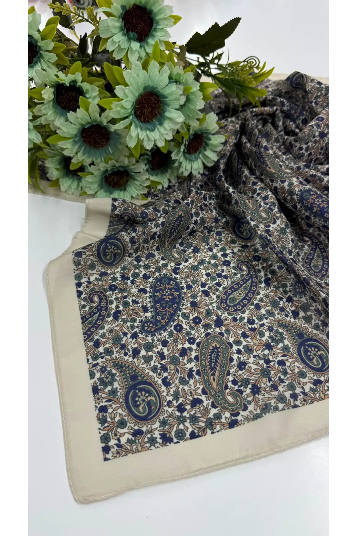 Etnik Minik Çiçek Soft Eşarp Kod: 3232