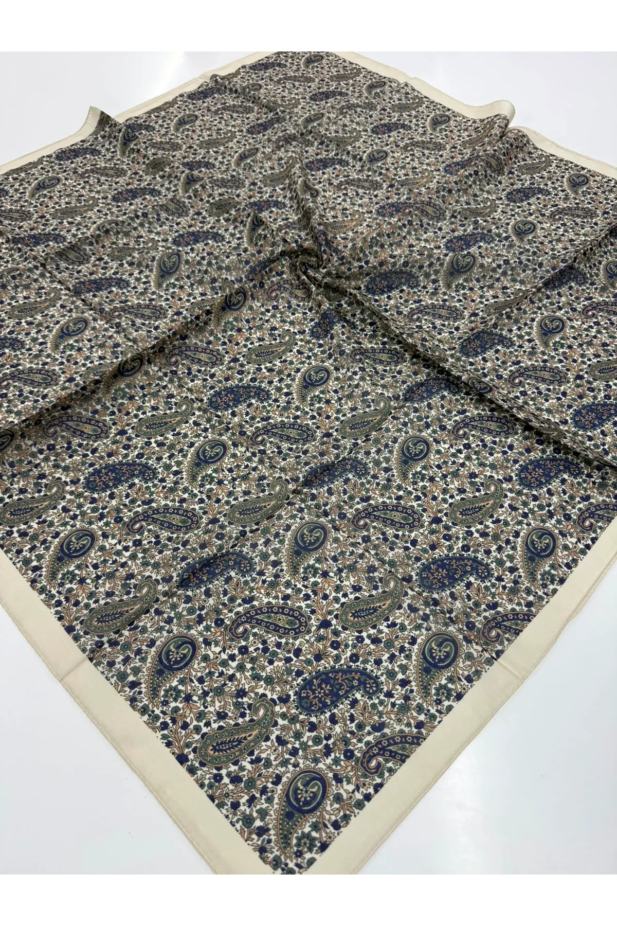Etnik Minik Çiçek Soft Eşarp Kod: 3232