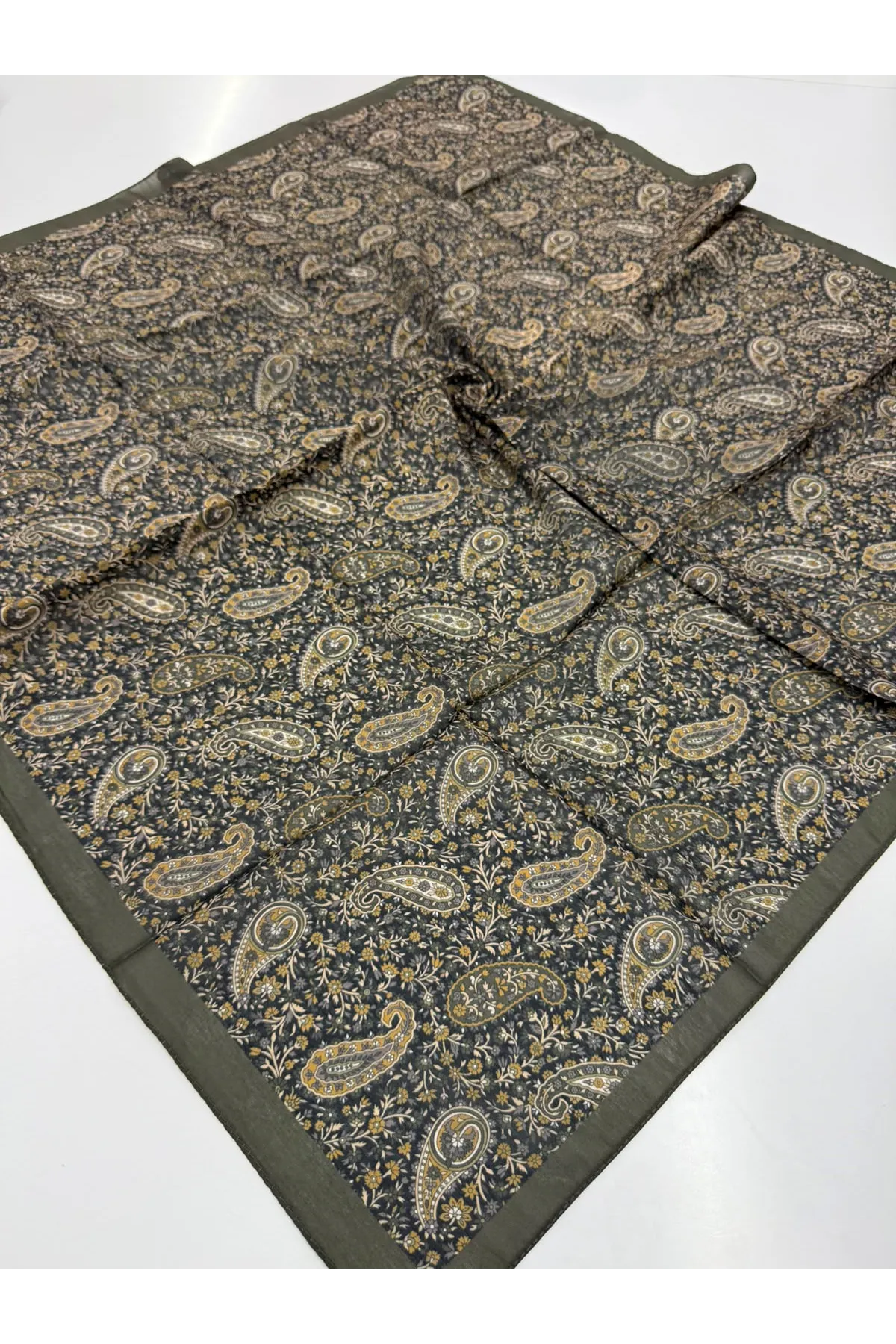 Etnik Minik Çiçek Soft Eşarp Kod: 3232