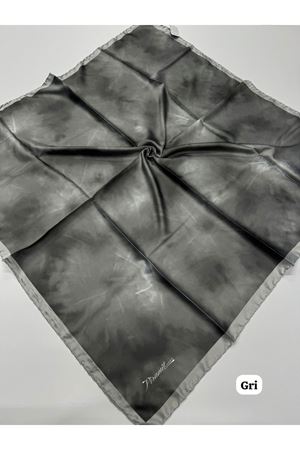 Piramit Bulut Desen İpeksi Eşarp (Gri)