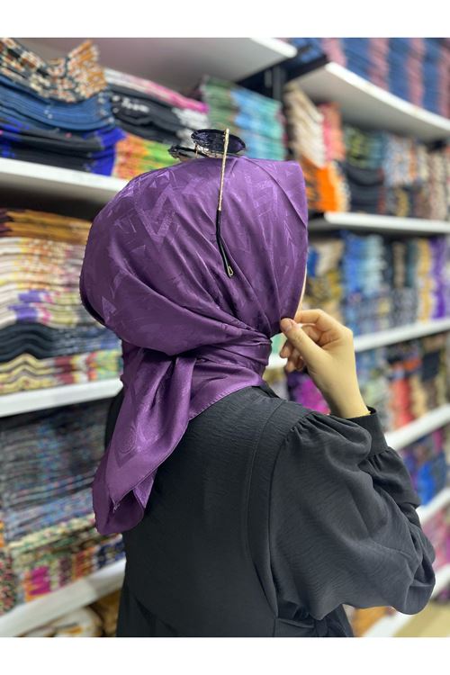 Üçgen Desen Jakar Eşarp (Mor)
