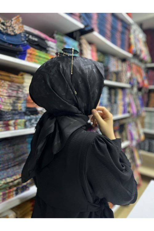 Üçgen Desen Jakar Eşarp (Siyah)